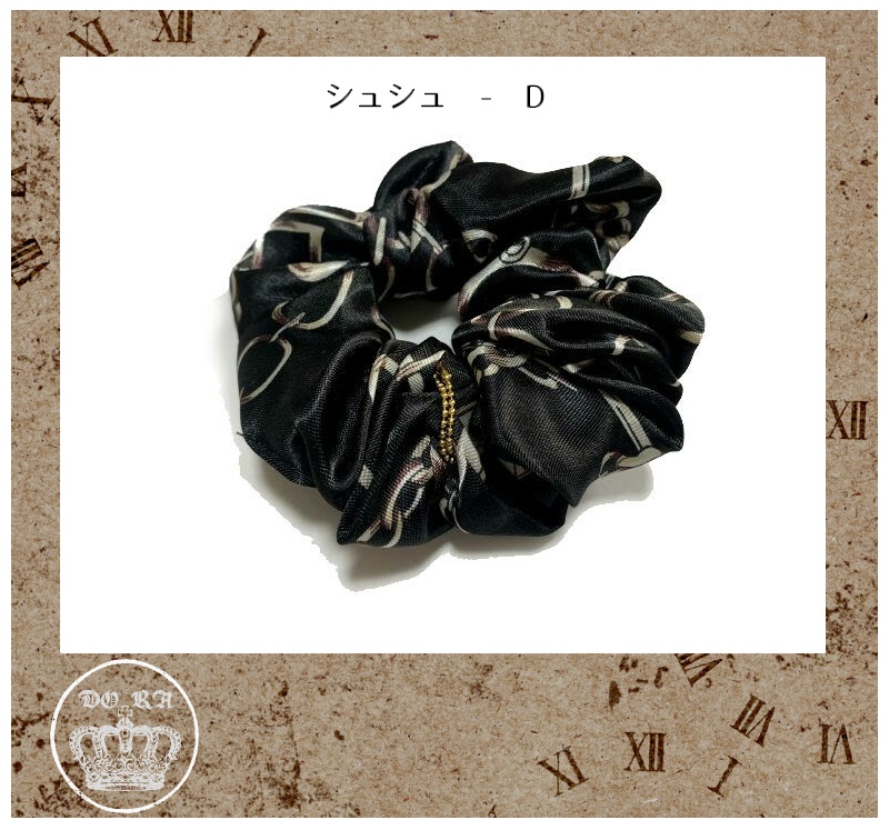 シュシュとヘアアクセサリー