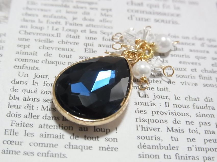 KIDイメージ 深いブルーのガラスストーンチャーム