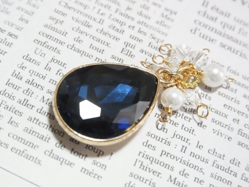 KIDイメージ 深いブルーのガラスストーンチャーム