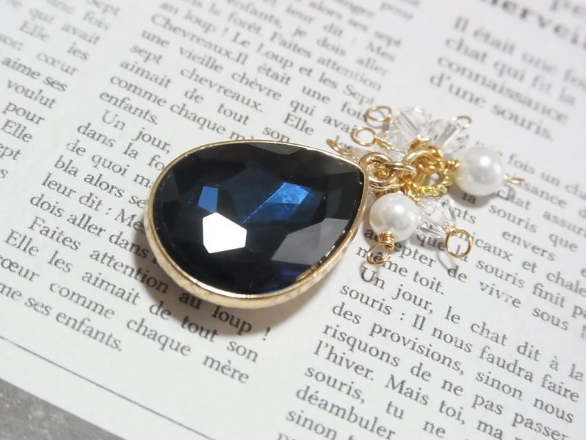 KIDイメージ 深いブルーのガラスストーンチャーム