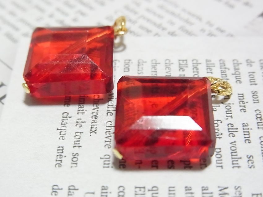 赤井さんイメージ 赤いガラスストーンのピアス『AG-03』