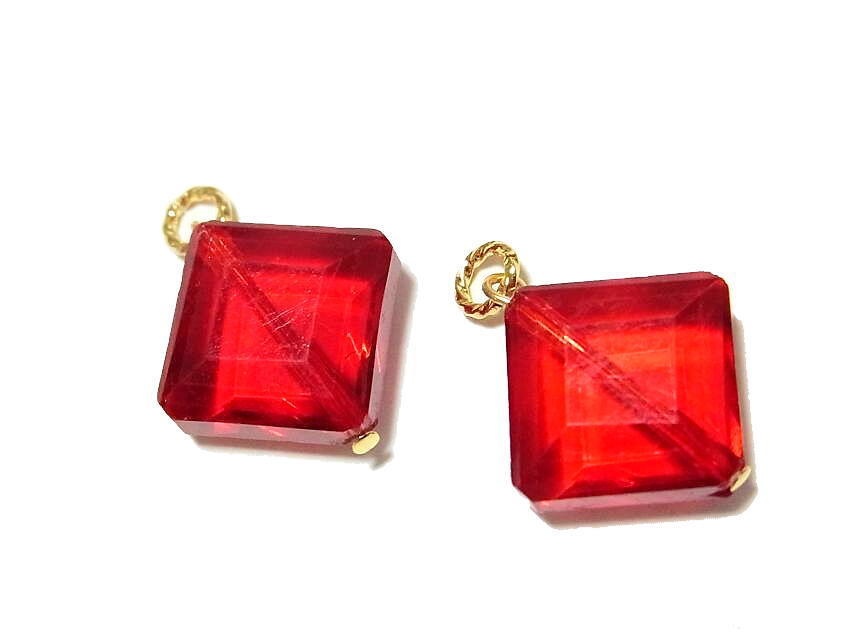 赤井さんイメージ 赤いガラスストーンのピアス『AG-03』