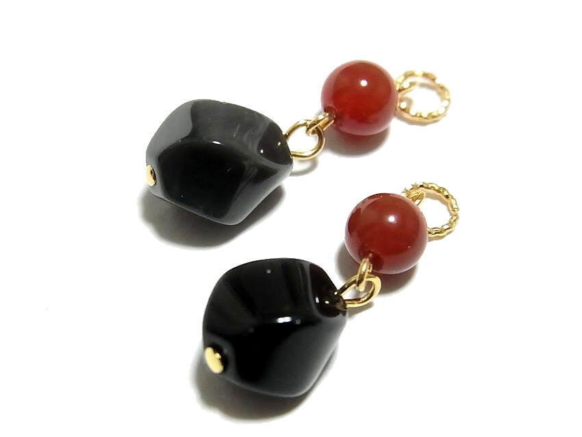 [赤井さん] オブシディアンと赤メノウのチャーム