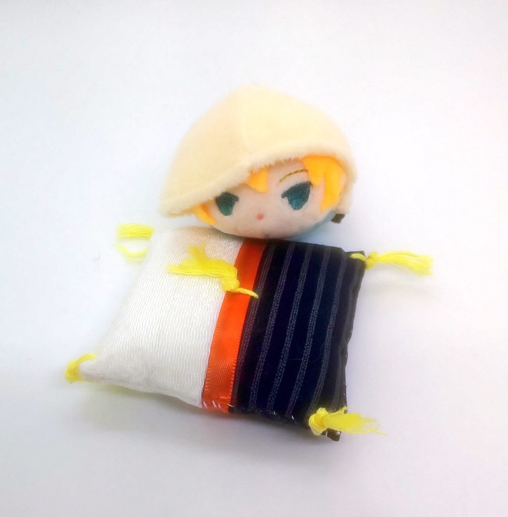 ミニもちの座布団/山姥切