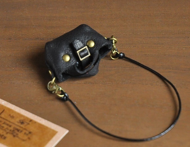 ミニチュア ブラックのレザー トートバッグ ショルダー ：オビツ ブライス ドール