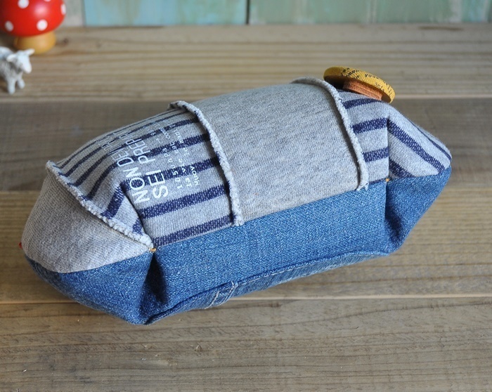 【ねんちゃんとおでかけ♪】がま口 スマホショルダー バッグ わふわふスマースニット+リユースデニム+黄色のブローチ /マリン調 ①