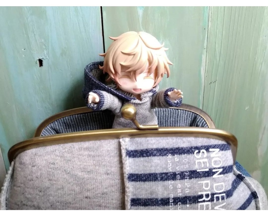 【ねんちゃんとおでかけ♪】がま口 スマホショルダー バッグ わふわふスマースニット+リユースデニム+黄色のブローチ /マリン調 ①