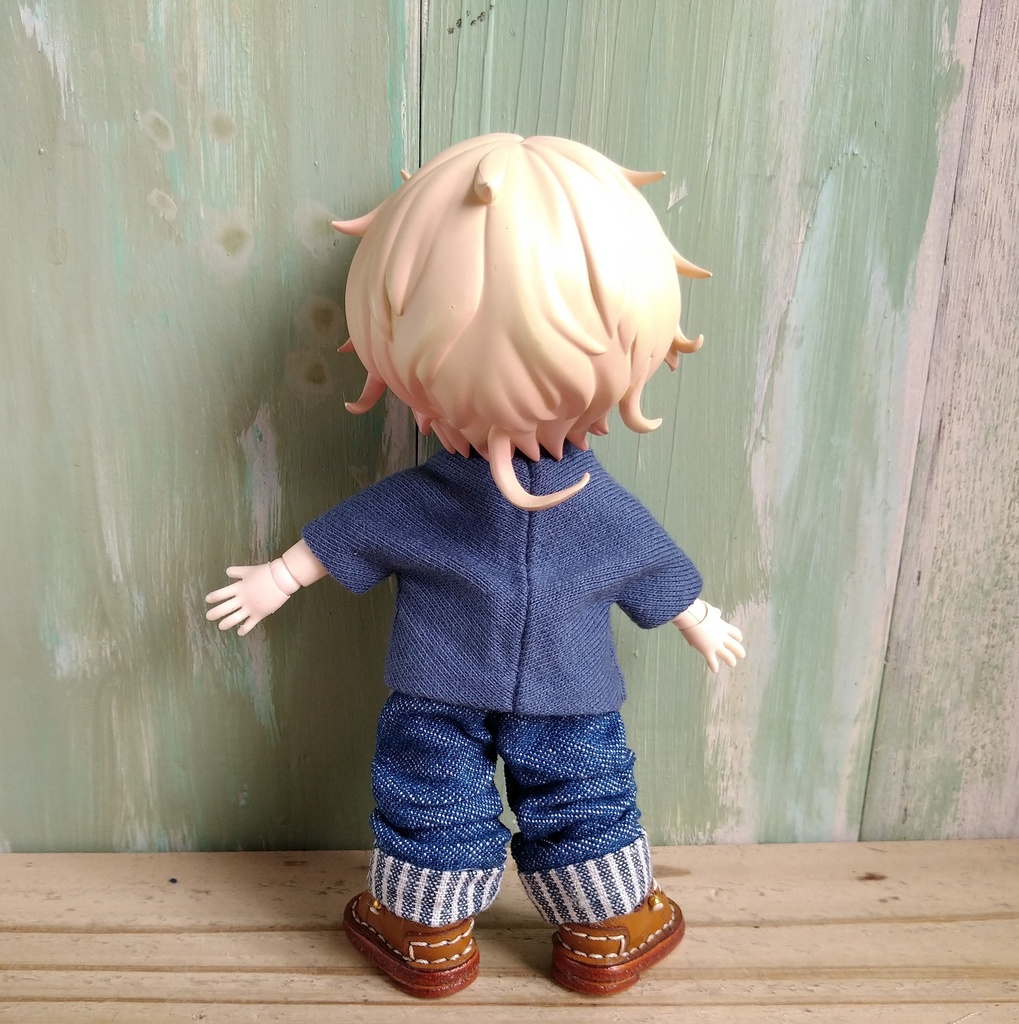 【セットアップ】デニムのルーズパンツ&ハンドプリントのロゴ T シャツ オビツ11 ob11 服 ねんどろいど