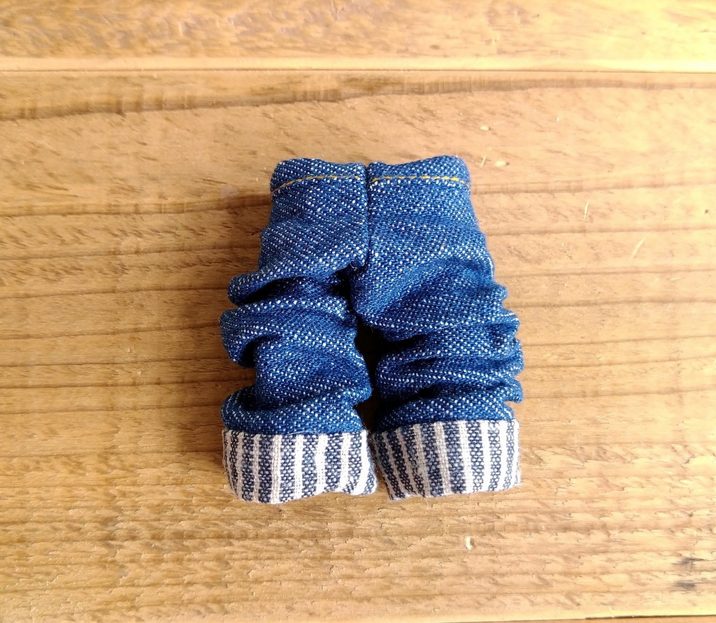 【セットアップ】デニムのルーズパンツ&ハンドプリントのロゴ T シャツ オビツ11 ob11 服 ねんどろいど