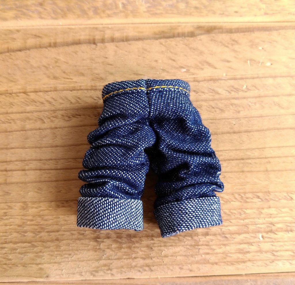 濃いネイビー：デニム   ルーズパンツ　ロールアップ デニム 服　オビツ１１ OB11