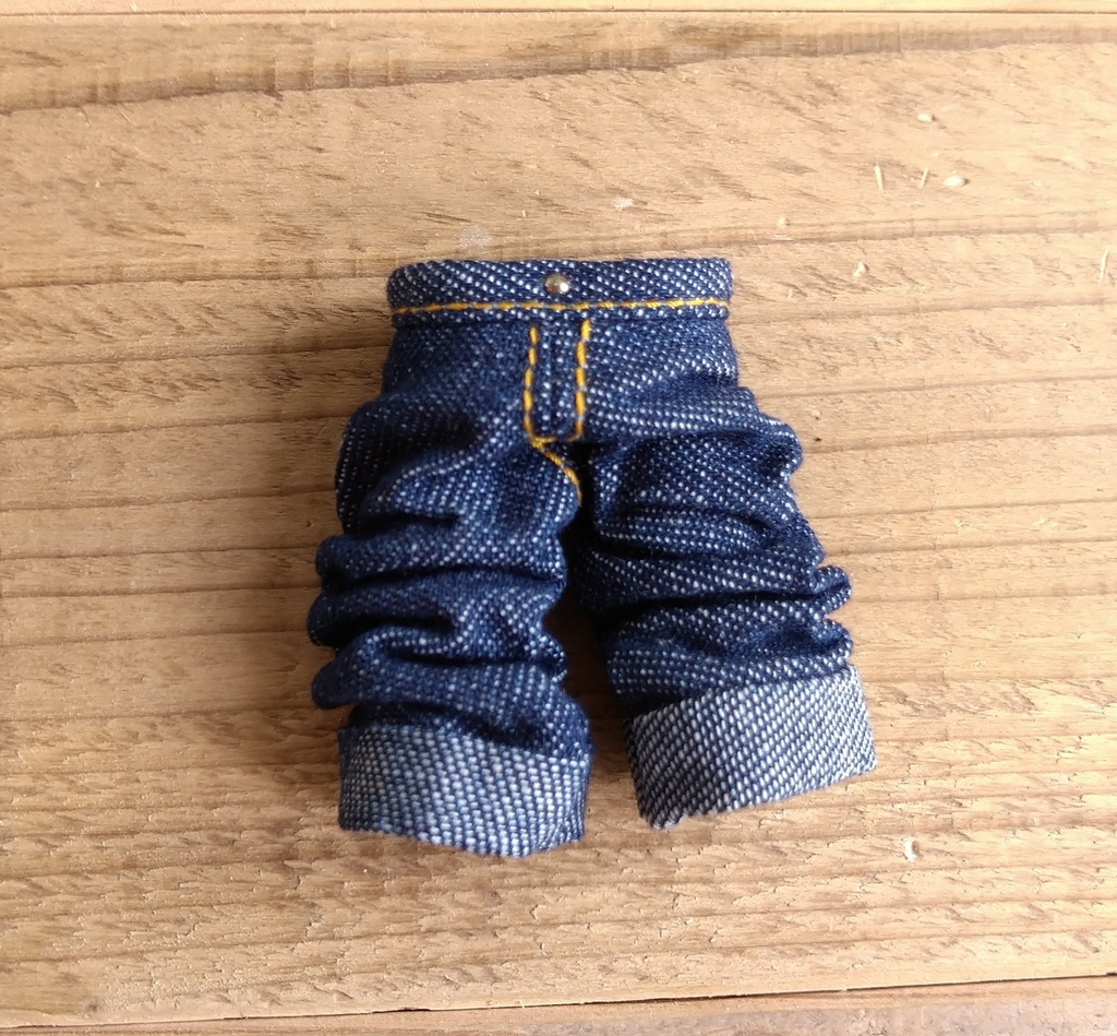 濃いネイビー：デニム   ルーズパンツ　ロールアップ デニム 服　オビツ１１ OB11