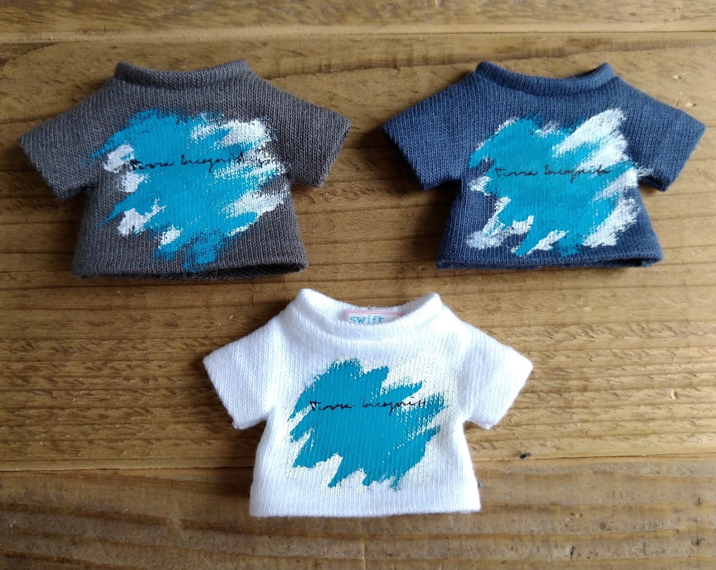 【一点もの/ かぶるタイプ 】 3色 ペンキ+ハンドプリントロゴ 天竺ニットTシャツ オビツろいど ob11 ねんどろいドール 服