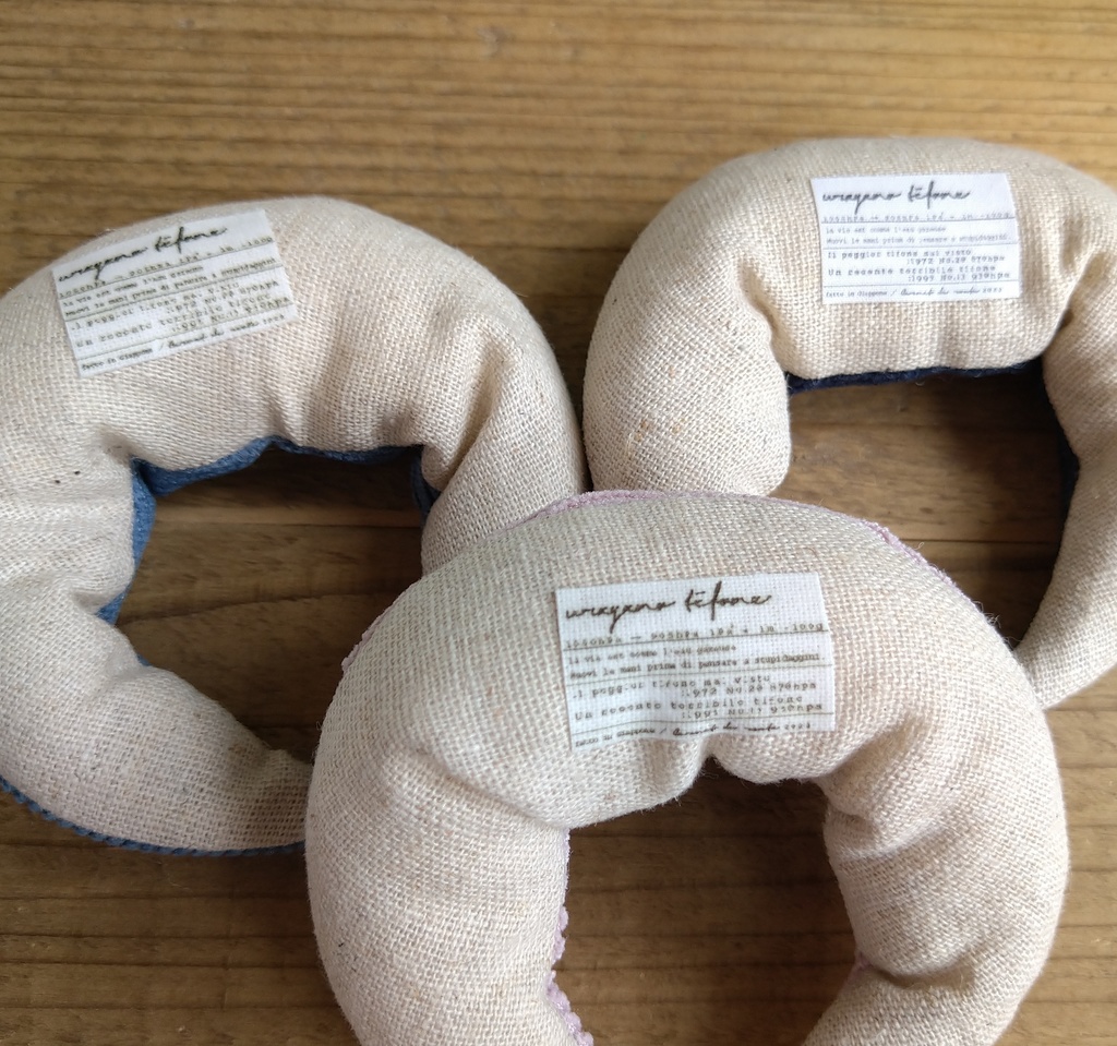 コーデュロイ生地 三日月みたいなかたちのおすわりクッション 3色 ob11 ねんどろいど 1/12ドール洋服