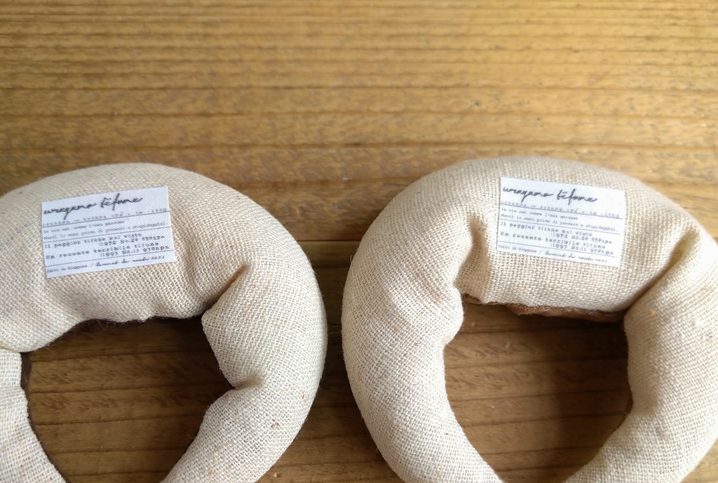 スウェード生地 クロワッサンみたいなかたちのおすわりクッション 2色 ob11 ねんどろいど 1/12ドール洋服