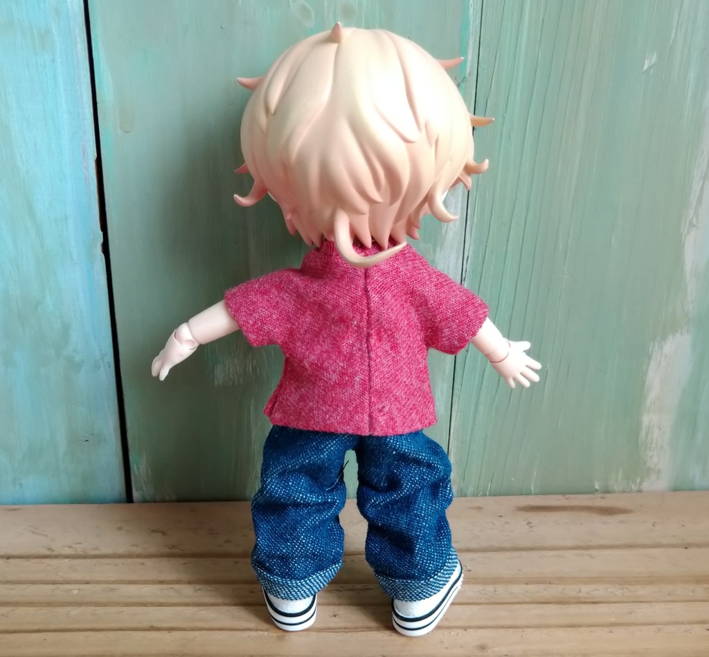 カーディナルレッド  シルクスクリーンプリント(手刷り)のロゴＴシャツ   オビツろいど　ob11 ねんどろい ドール 服