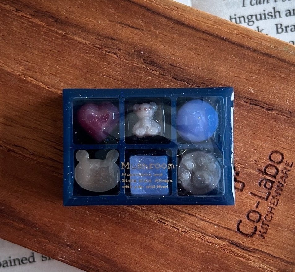 1点限り  おかしぼっくす① チョコレート６個入り  宇宙レジン チョコレートボックス＞