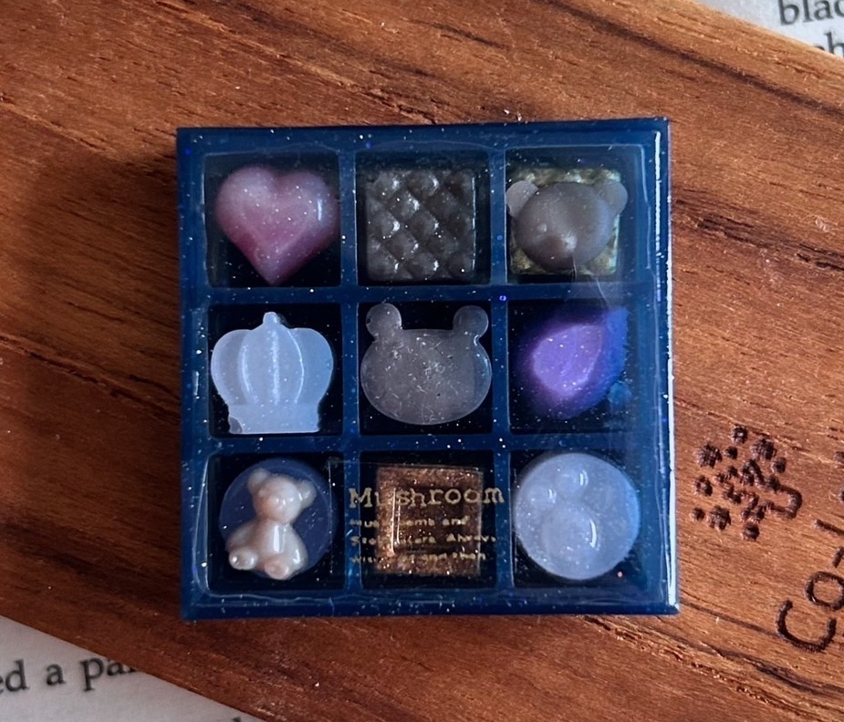 1点限り おかしぼっくす チョコレート９個入り② 宇宙レジン チョコレートボックス