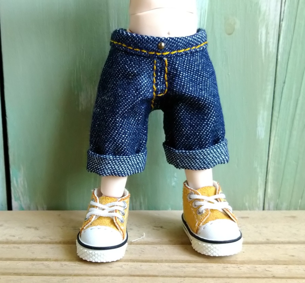 ダークネイビーのデニム  ロールアップハーフパンツ　服　ねんどろいど オビツ１１ OB11