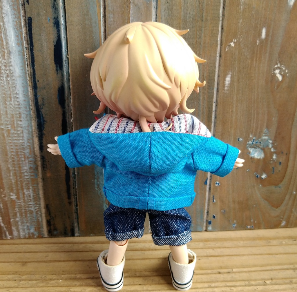 ライトネイビーのデニム  ロールアップハーフパンツ　服　ねんどろいど オビツ１１ OB11