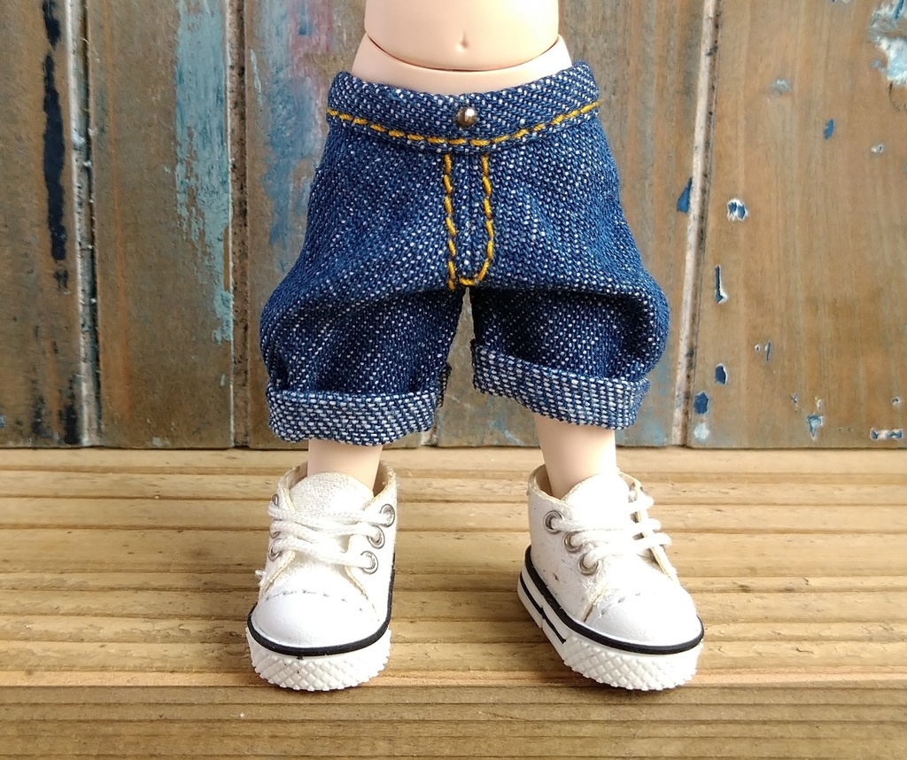 ライトネイビーのデニム  ロールアップハーフパンツ　服　ねんどろいど オビツ１１ OB11