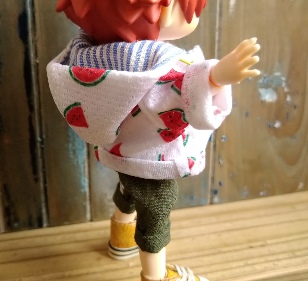 カーキ色リネン  ロールアップハーフパンツ　服　ねんどろいど オビツ１１ OB11