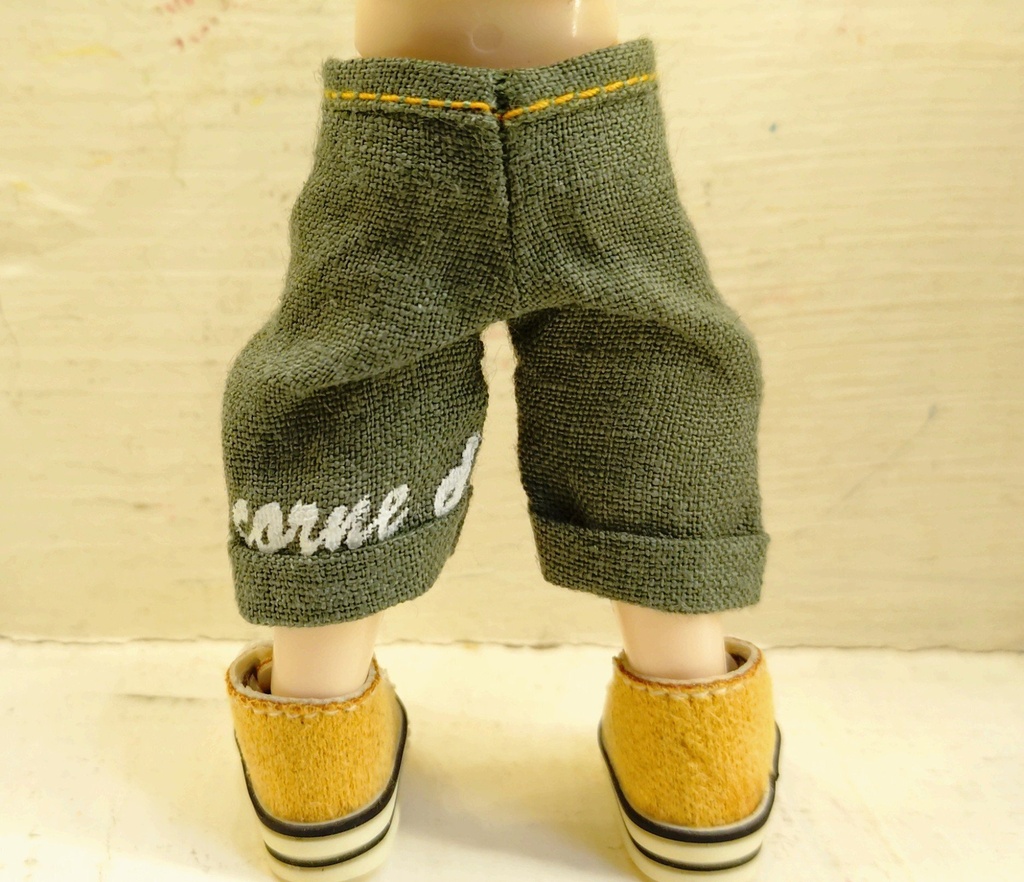 カーキ色リネン ロールアップハーフパンツ 服 ねんどろいど オビツ11 OB11
