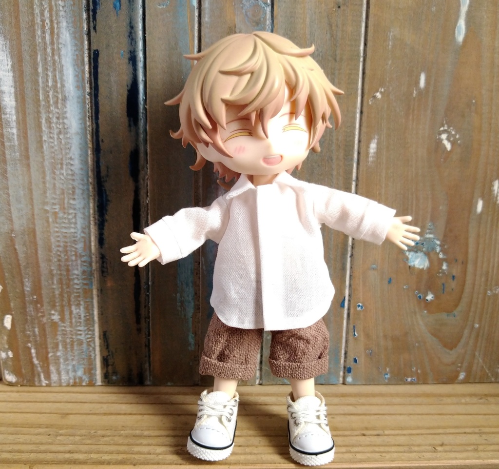 淡いブラウンの太糸ハーフリネン  ロールアップハーフパンツ　服　ねんどろいど オビツ１１ OB11