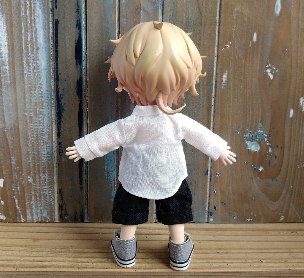 白シャツ Ｙシャツ   ホワイト オビツろいど　ob11 ねんどろい ドール 服