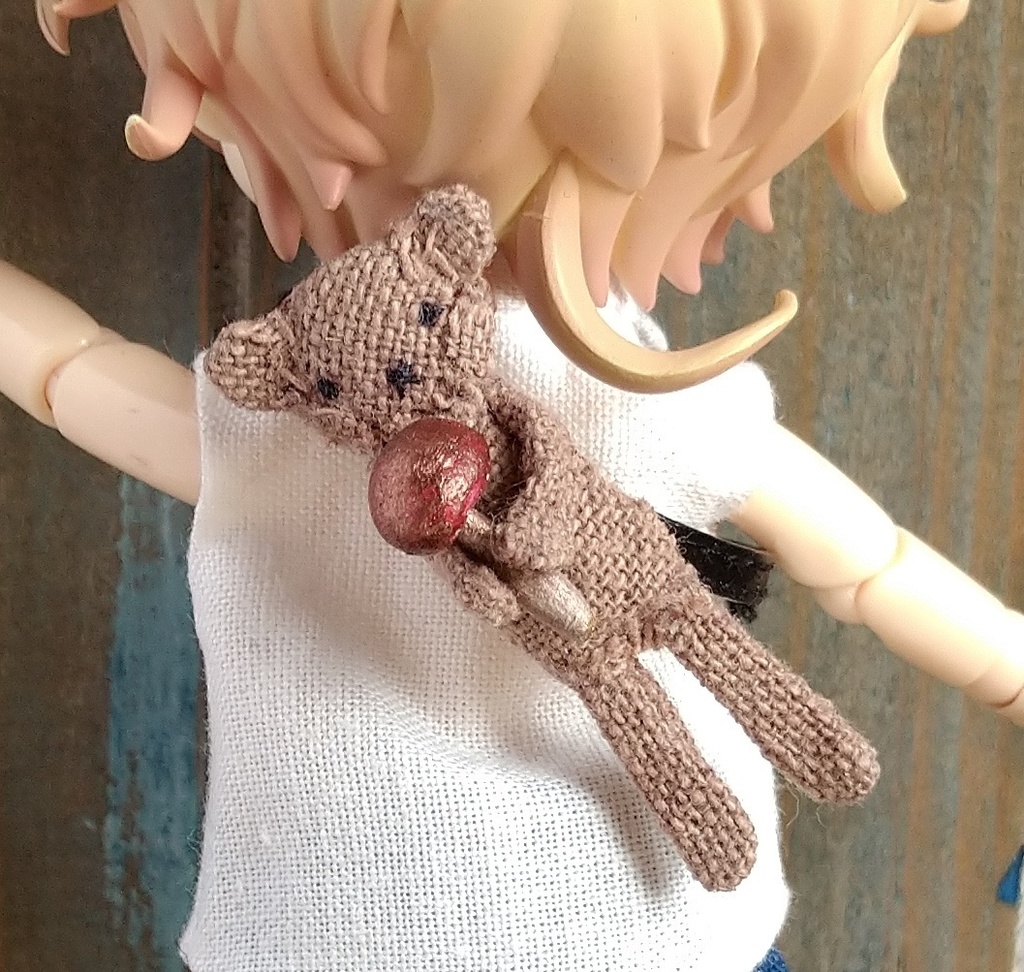 【１点限り】キノコを抱っこしている小さなくまのぬいぐるみ＋本  の小物セット   斜め掛けできるショルダーストラップ付き ねんどろいどどーる オビツろいど ブライスさん のおともだちに