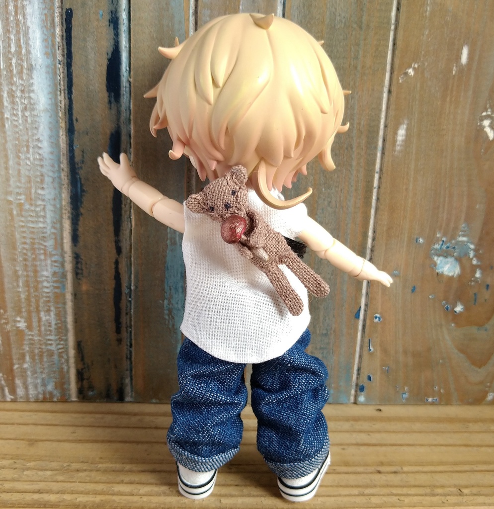 【１点限り】キノコを抱っこしている小さなくまのぬいぐるみ＋本  の小物セット   斜め掛けできるショルダーストラップ付き ねんどろいどどーる オビツろいど ブライスさん のおともだちに