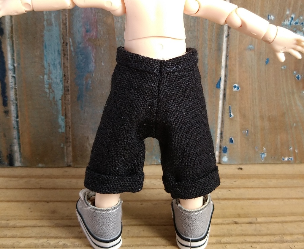 黒のハーフリネン  ロールアップハーフパンツ　服　ねんどろいどどーる  オビツ１１ OB11
