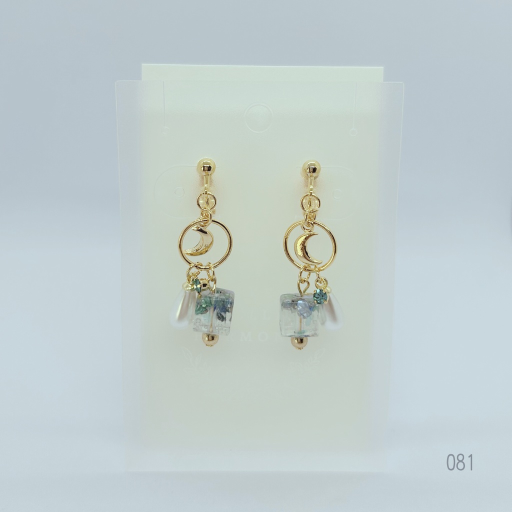 【12月誕生石:ブルージルコン】Blue Quartz Cube ― 箱庭の記憶片 ― (イヤリング/ピアス/イヤーカフ)081