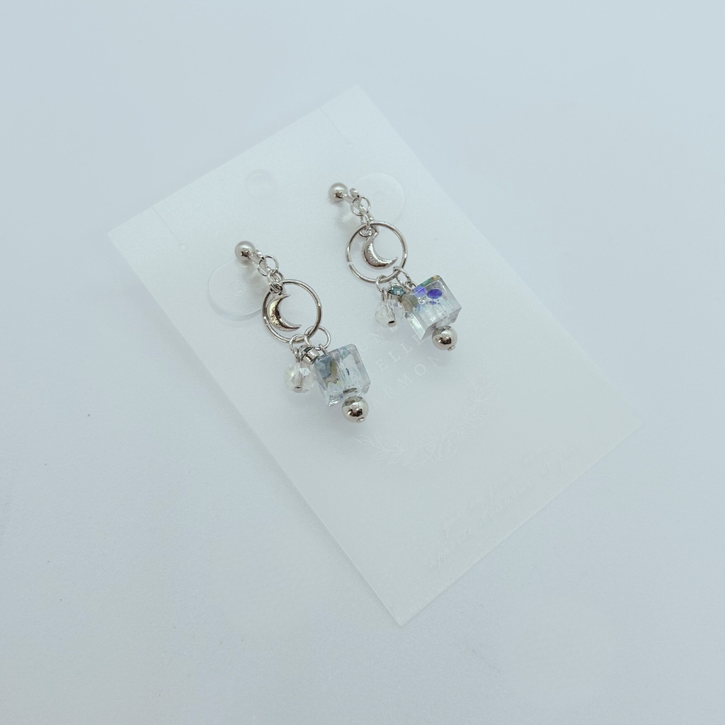 【12月誕生石:ブルージルコン】Moonlit Blue Cube ― 月光観測の片影 ― (イヤリング/ピアス/イヤーカフ)082