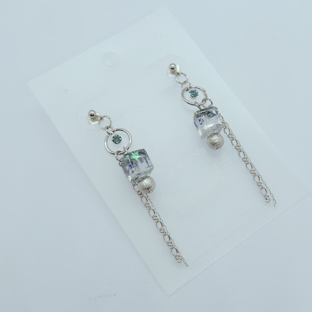 放課後に落ちた青い線 《12月誕生石:ブルージルコン》 (イヤリング/ピアス/イヤーカフ)093