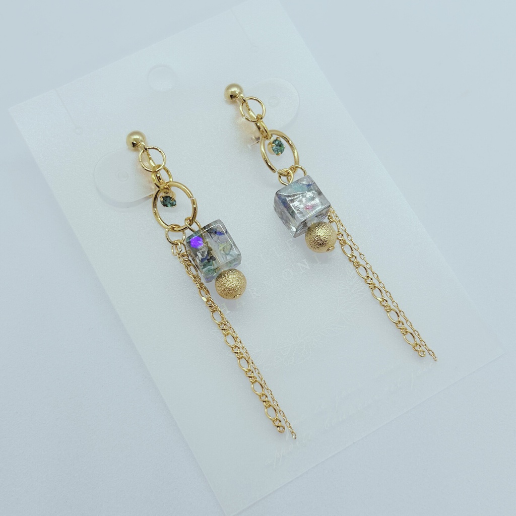 未来の入口の青 《12月誕生石:ブルージルコン》 (イヤリング/ピアス/イヤーカフ)095