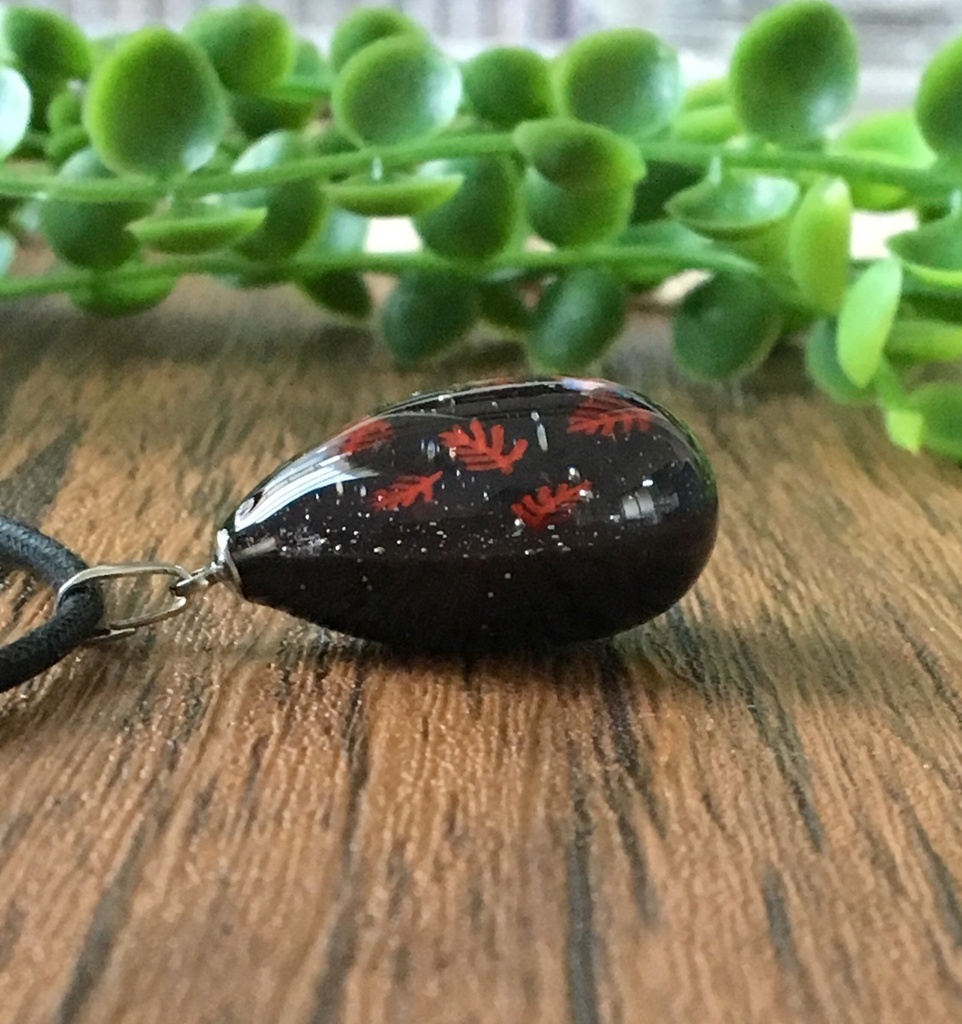 ケムリクサ 散る葉ペンダント(ブラック)