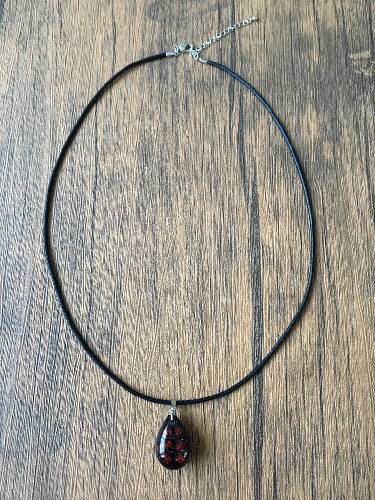 ケムリクサ 散る葉ペンダント(ブラック)