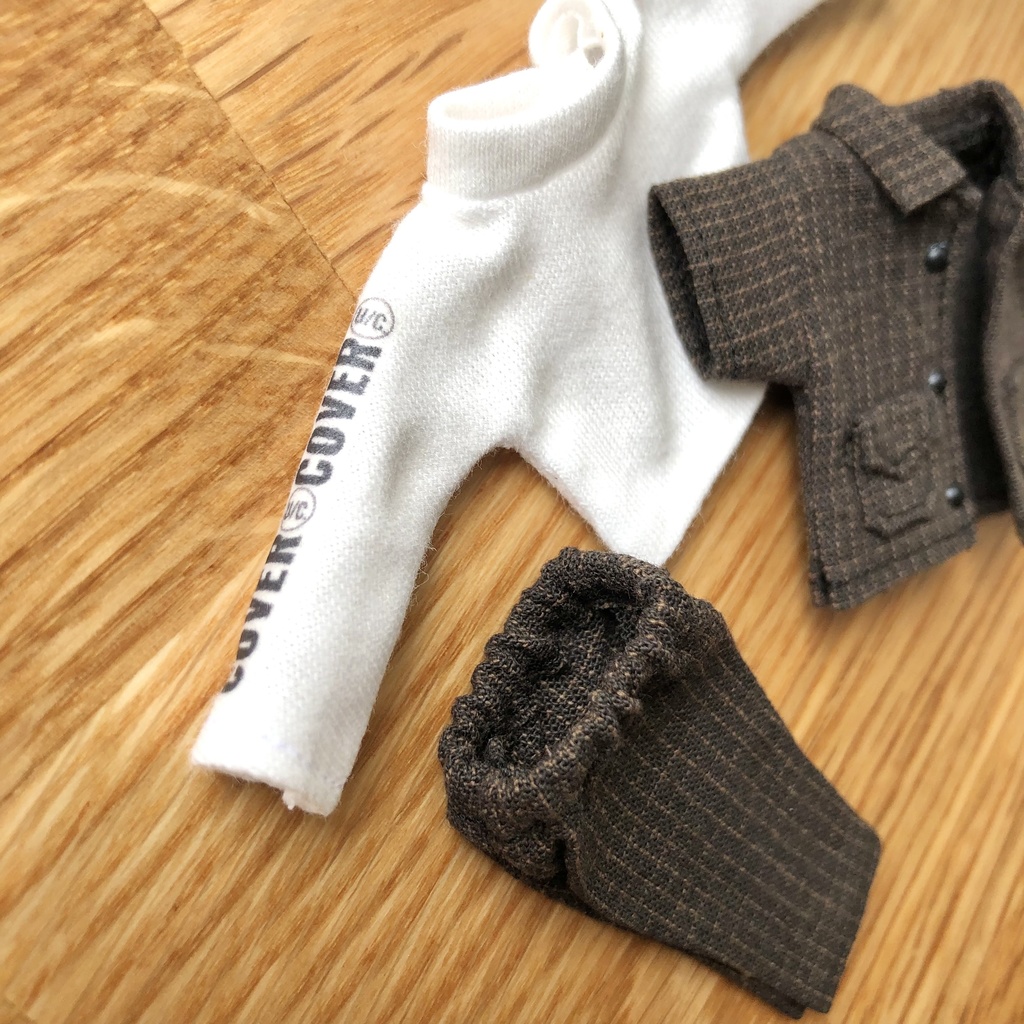 ジャケットセットアップ&ロゴ入りハイネック3点セット