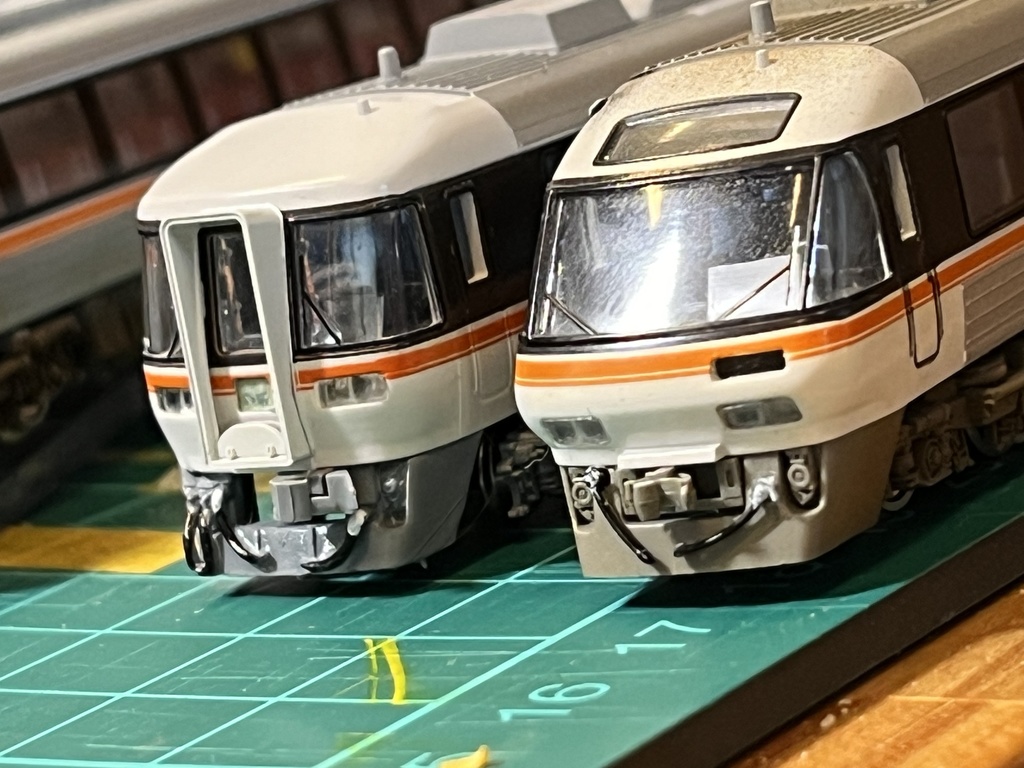 1009A キハ85系用ライトカバー 各先頭車用6個、計12個入り