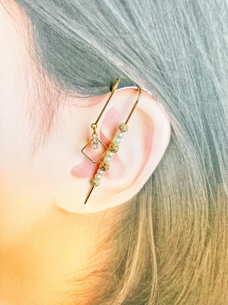 キラキラ揺れる　ラップクローラーピアス