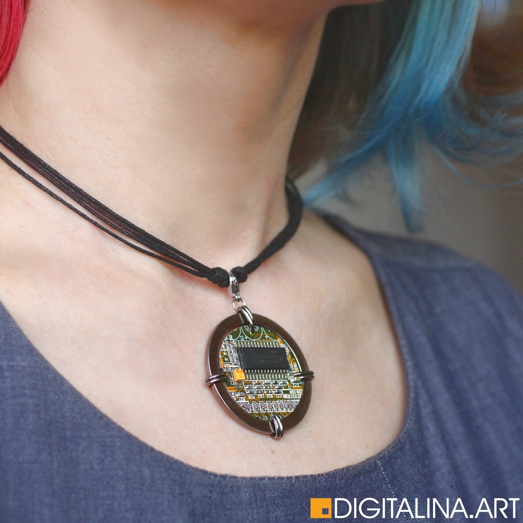 「デジタル・プラネット」ペンダント