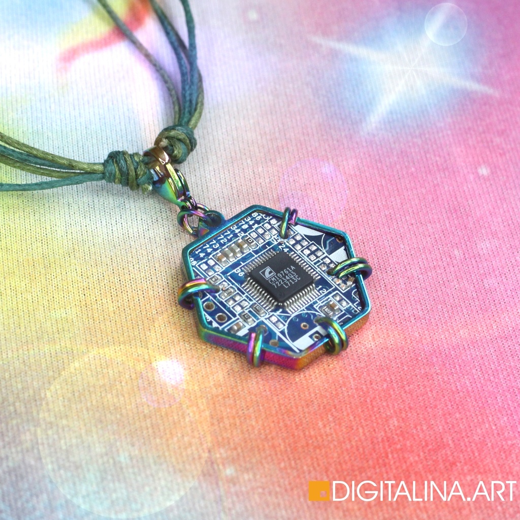 「Shimmer CyberHexagon」 ペンダント