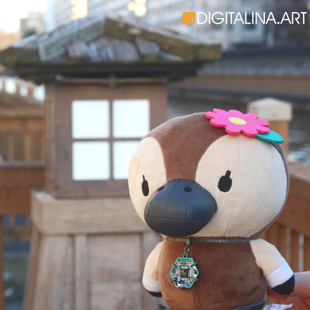 「Shimmer CyberHexagon」 ペンダント