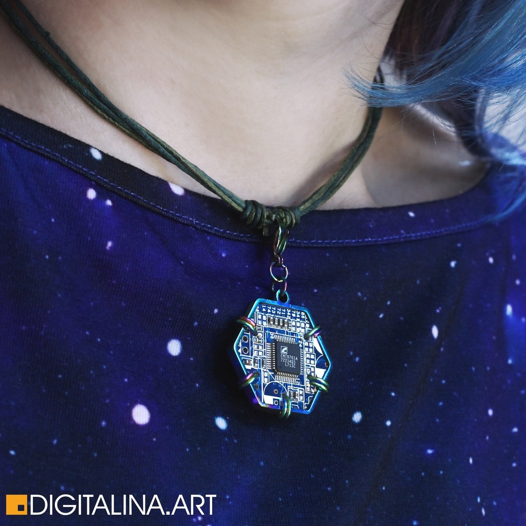 「Shimmer CyberHexagon」 ペンダント