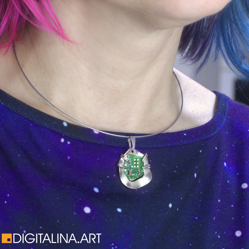 「サイバーウェーブ」ネックレス