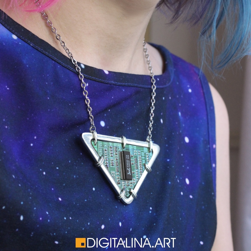 「Trinity M」ネックレス