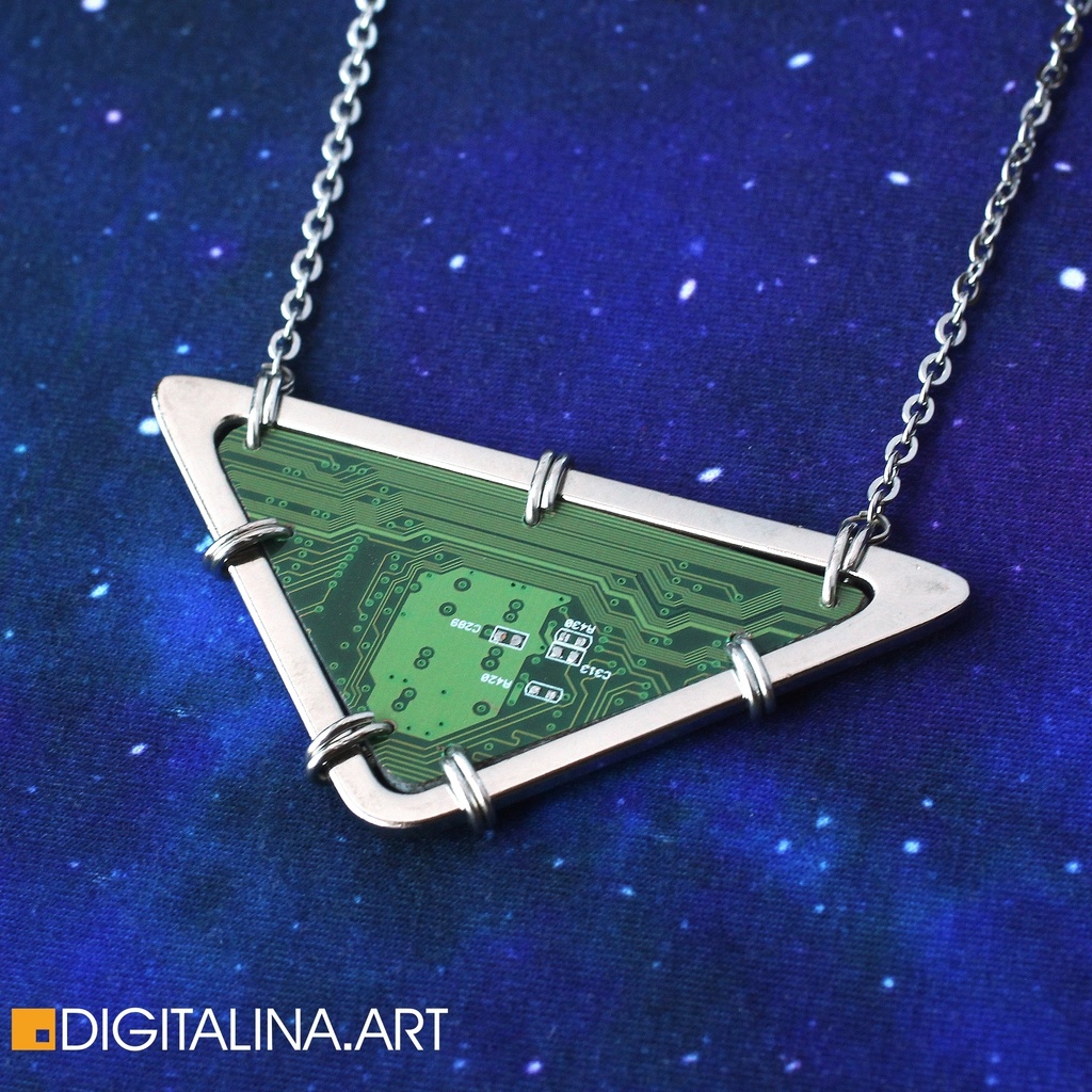 「Trinity M」ネックレス