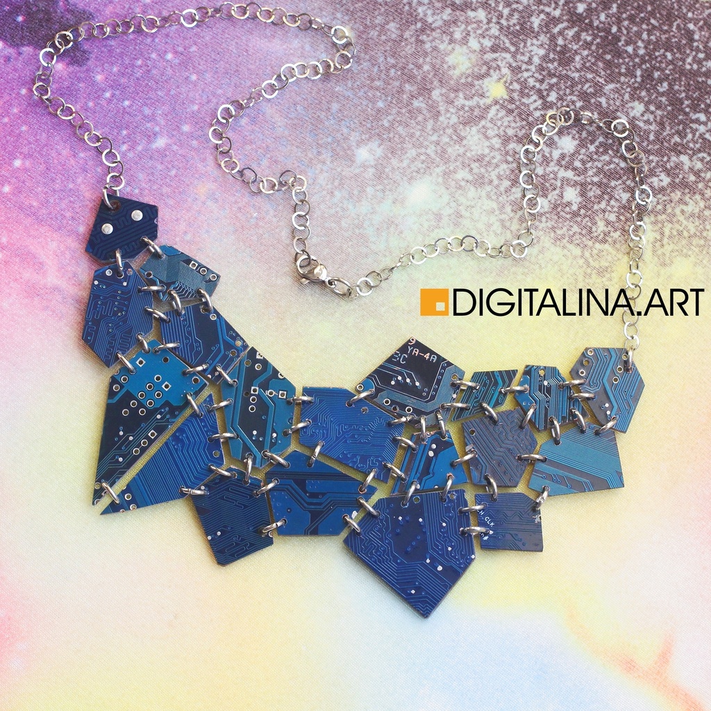 「サイバー破片」ネックレスは