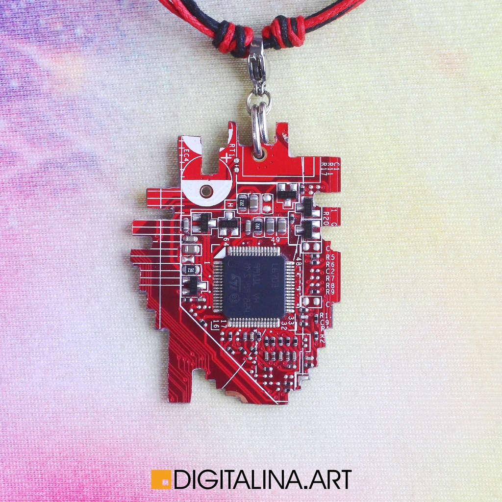 「Anatomic Pixel Heart」ペンダント