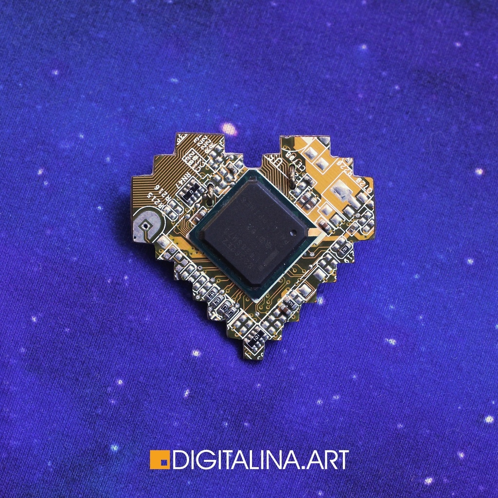 「ピクセルハート」ブローチ